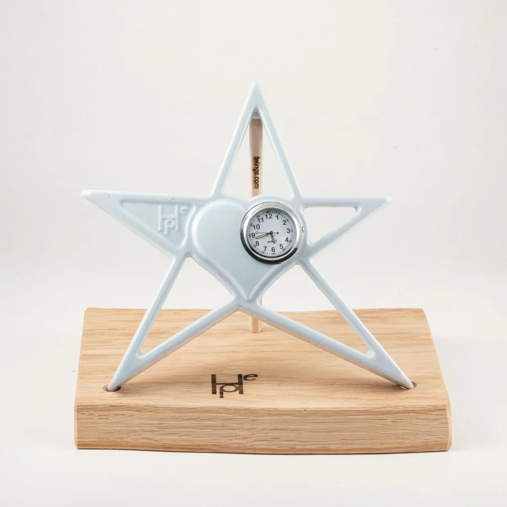 HOPE, Stella con orologio