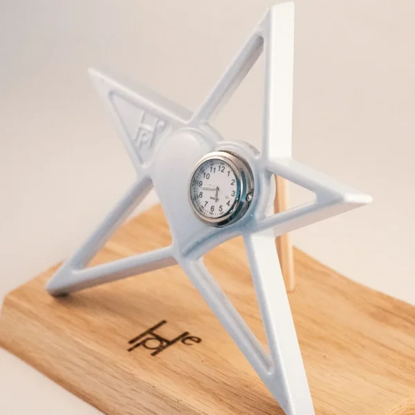 Orologio montato su una stella HOPE Sussurro di nuvola, sulla base in rovere
