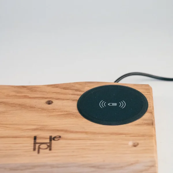 Caricatore wireless montato sulla base in rovere di HOPE